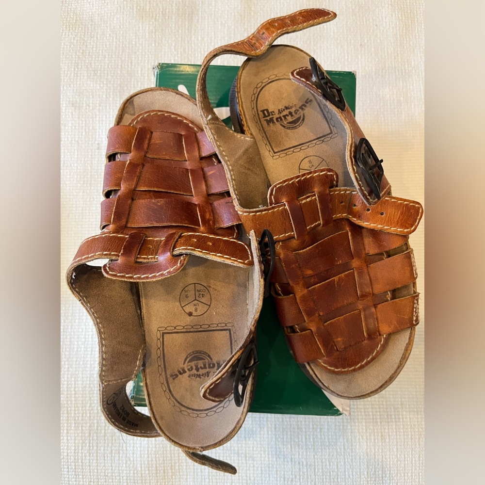 Dr. marten’s Vintage UK Size 8. US size 9. Fishermen sandals.